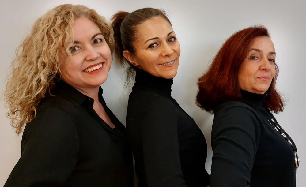 Actrices de la compañía Divinas Teatro